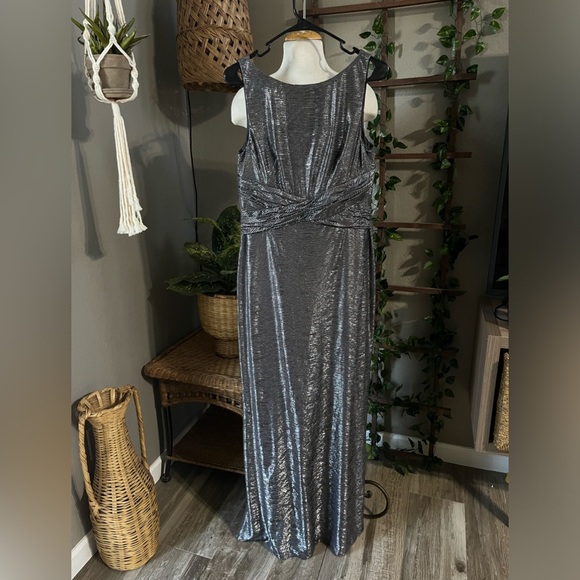 ▫️NWT Ralph Lauren Metallic Silver Evening Gown 10 - Picture 2 of 10